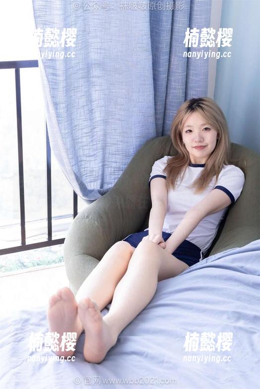 BoBoSocks袜啵啵 - 原图之选——小淳黑皮鞋，一秒钟抓住眼球的趋势。