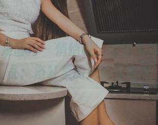 GIRLT果团网 – 悄悄说，酸酱兔的最新作品：浴缸里的沉默与期待