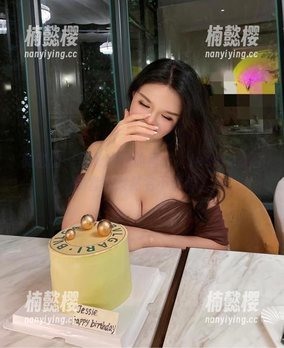 微密圈 - 红如火焰的裙子，Jessie婕西的套图果然名不虚传。