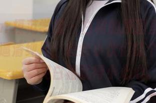 MFStar模范学院 – 白裙的原图里，草莓兔兔直逼清纯风，想给小伙们打个预防针——看见白裙就得小心心。