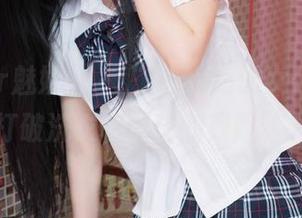 MiStar魅妍社 – “丽Yovi的女仆写真，打破洗衣和咖啡的界限”。