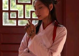MiiTao蜜桃社 – 套图：桃乃香Tina与她的白衬衫，温柔包裹下的小秘密，随便猜一猜吧。