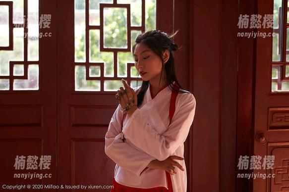 MiiTao蜜桃社 - 套图：桃乃香Tina与她的白衬衫，温柔包裹下的小秘密，随便猜一猜吧。