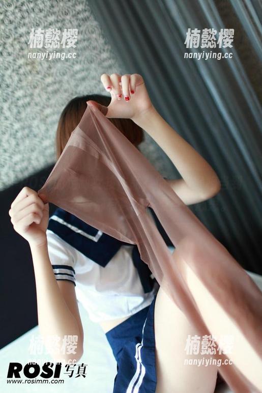ROSI ROSI的定制女孩作品,细节做得相当到位,怎么看都有那么一点点小心思。
