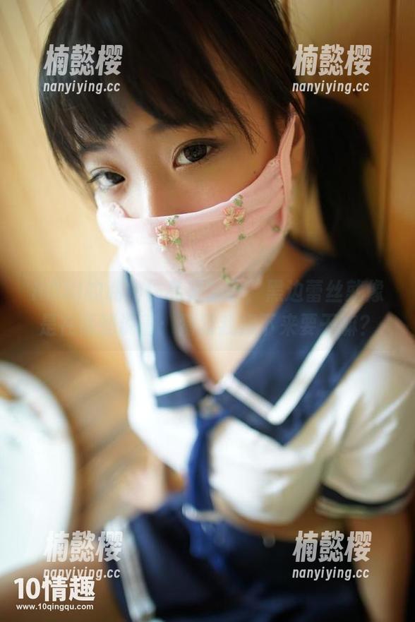 ROSI口罩 ROSI的私拍作品又来了,黑边蕾丝就像是在悄悄说着:猜猜我接下来要干嘛?