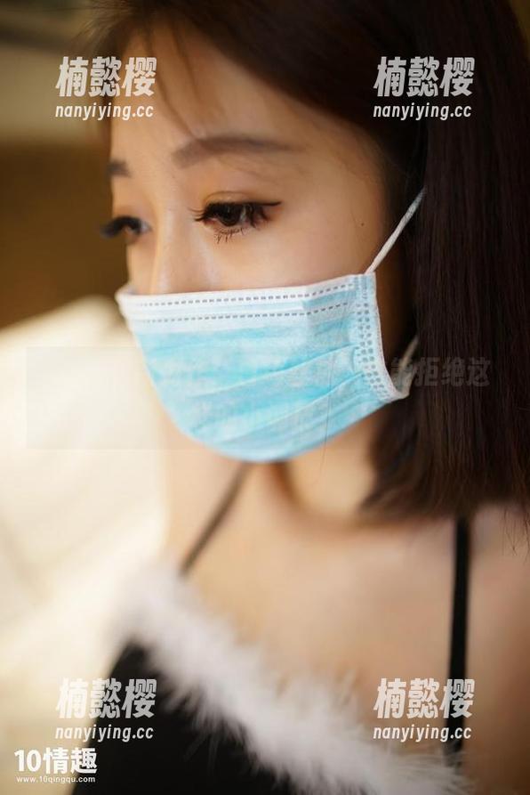 ROSI最新力作：白色丝袜，谁能拒绝这样的小调皮？