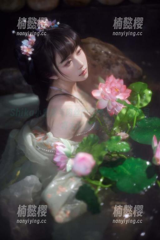 Shika小鹿鹿 Shika小鹿鹿与肉丝的奇妙交流,精选写真大胆展现