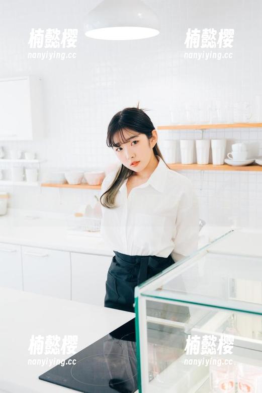 高清Bimilstory–地铁，Sonson(손손)让我想起我隔离时期的那几天…大家懂的。