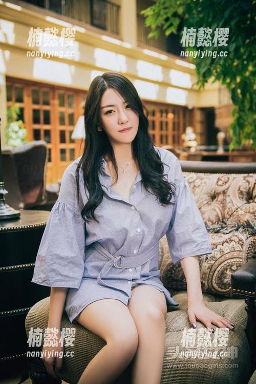 TouTiao头条女神-李丽莎 TouTiao头条女神 - 缤纷的白衬衫,李丽莎硬是把我甜到掉牙,照片要小心保存啦,真怕丢!