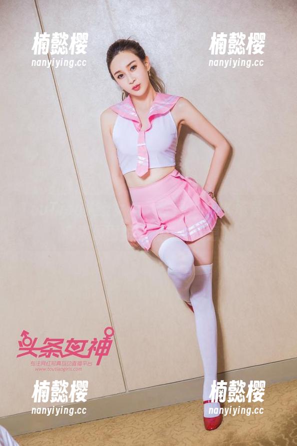 TouTiao头条女神 - 松果儿的JK场景，高清原图里满满青春气息。
