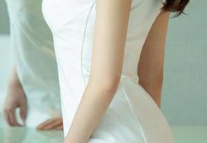UGirls尤果网 – 在这组私房美图中，李易童的高跟鞋不止是鞋子，更像是个名人