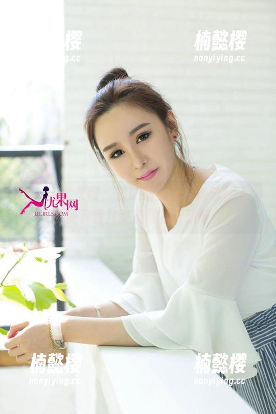 UGirls尤果网 - 被谭晓彤的网袜迷住了，顺便下载几张美图看看就好！
