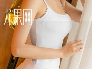 UGirls尤果网 – 韩恩美的教室时光：图片合集中的轻松一刻