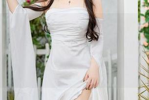 Xiuren秀人网 – 最新的一颗甜蛋黄a礼服，分享那种“我并不在乎你们的眼光”的自信。