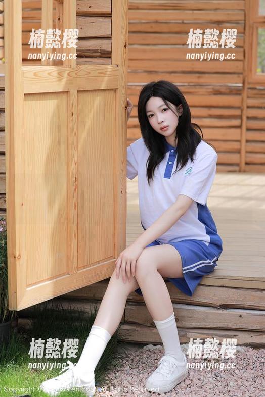 Xiuren秀人网-小紫藤 Xiuren秀人网 - 系列作品:今天的小紫藤黑丝定制,真是让人想为它写首诗!