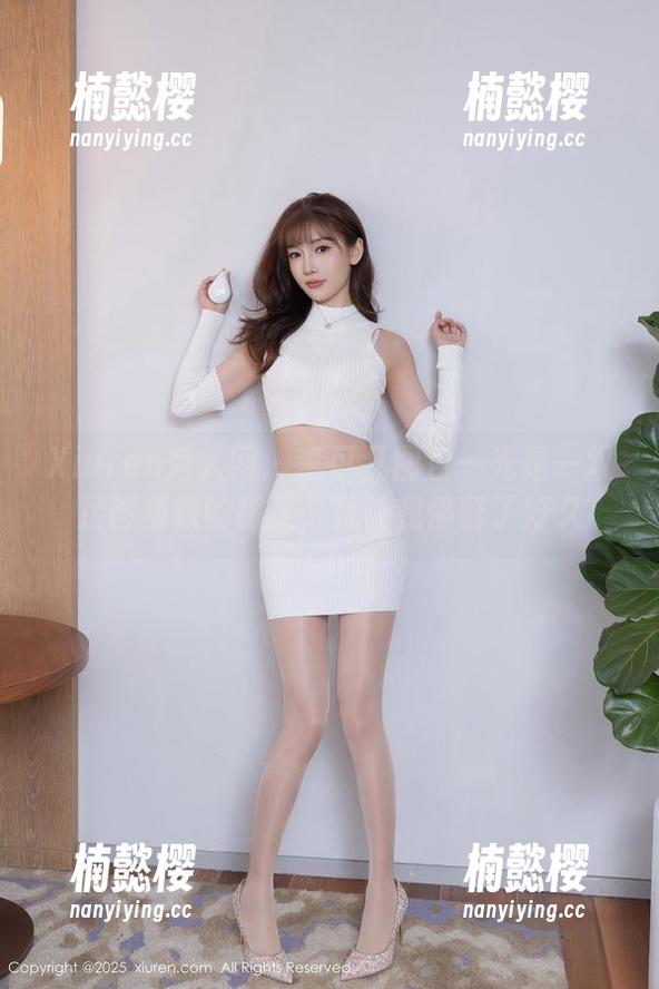 Xiuren秀人网 - 李可儿图包—光是一双足够精致的裸足，就让我停留了好久
