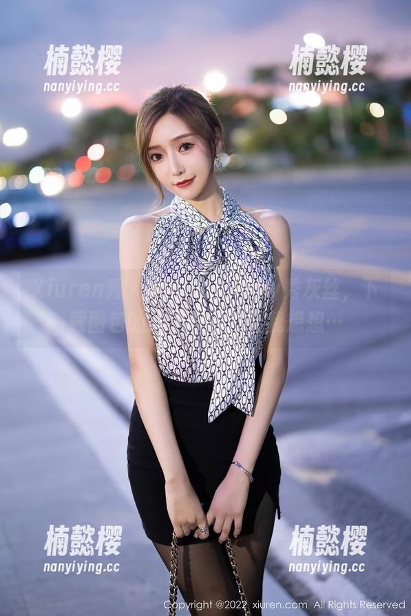 Xiuren秀人网 - 沐沐baby秀灰丝，下载图包的冲动来了…让我想想…