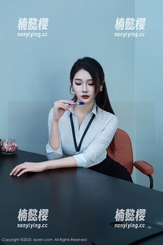 Xiuren秀人网-陈念灵Vickyao Xiuren秀人网 - 一秒钟变乡村少女!陈念灵Vickyao奶牛套图带你目睹草原的浪漫!