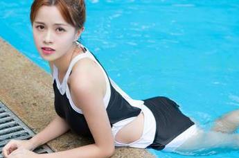 YouWu尤物馆 – 夏小秋秋秋的裤里丝写真，下载前请系好安全带，可能会晃你一脸