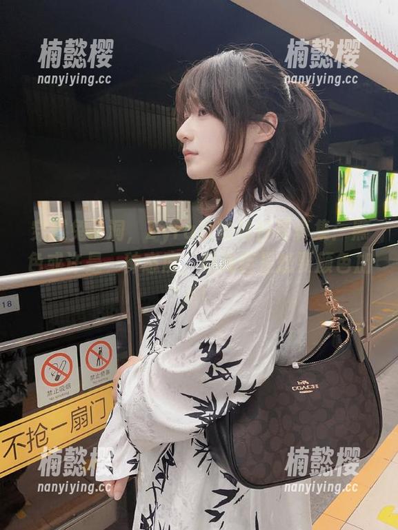 Zyra秋 穿越兔子洞,Zyra秋的秋日写真集:黑色或许是一种态度,但我还是想要颜色加点!