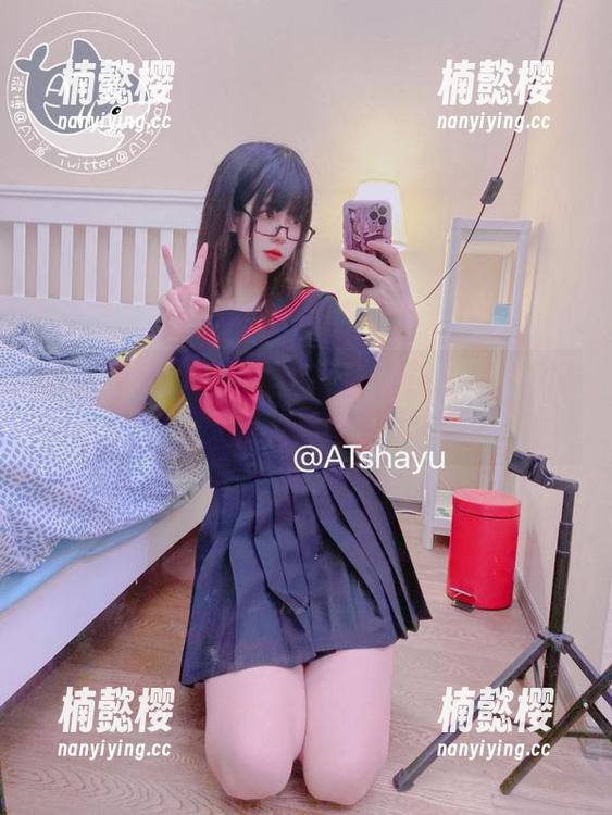 at鲨鱼穿的白衬衫与高清资源，完美搭配谁能拒绝？