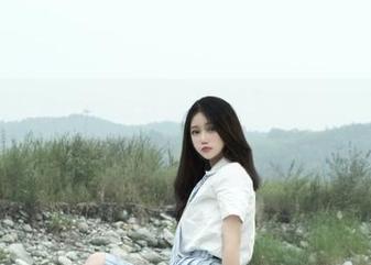 最新锐！eloise软软黑丝写真——难道真有人能拒绝？