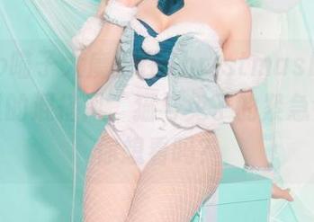nyako喵子大魔王在ChristmasBunny写真里的混搭风，猫与兔子的紧急会谈，你想看吗？