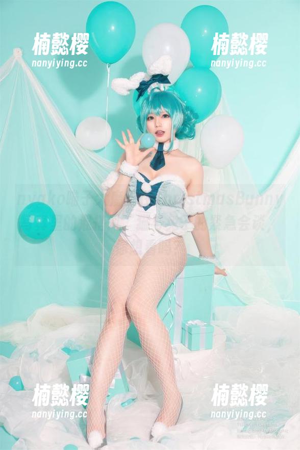 nyako喵子大魔王在ChristmasBunny写真里的混搭风，猫与兔子的紧急会谈，你想看吗？