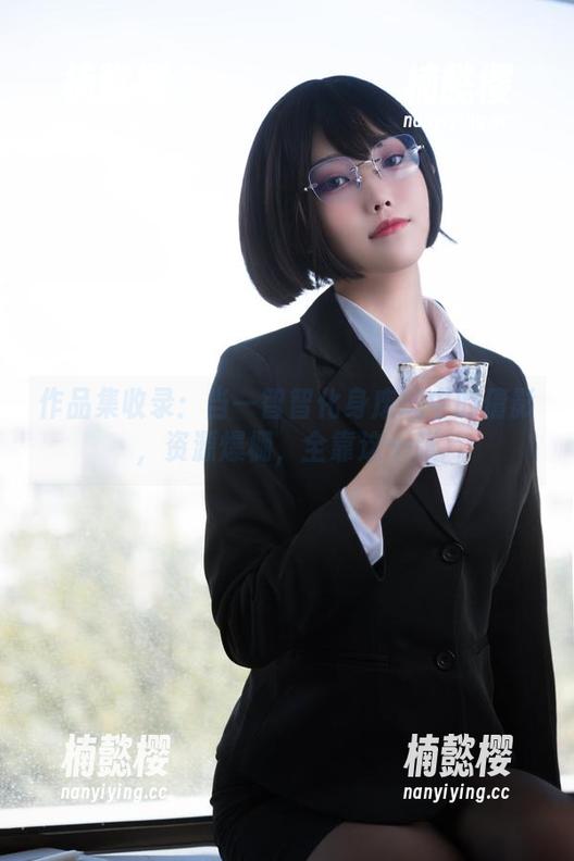 一智智 作品集收录:当一智智化身废墟中的倩影,资源爆棚,全靠这一张