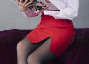 丽柜 – 钟晴呈现的香丝丽人，高清写真里藏着一丝不易察觉的巧妙。
