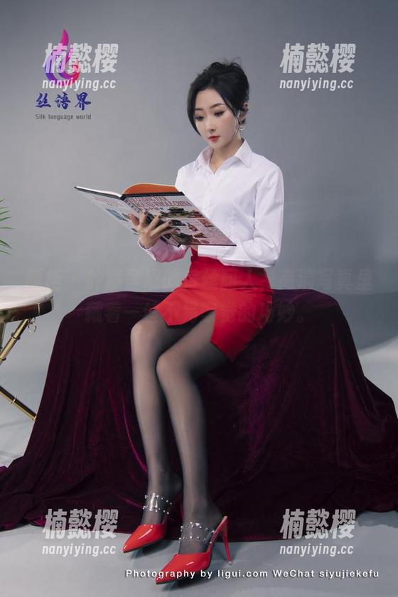 丽柜-钟晴 丽柜 - 钟晴呈现的香丝丽人,高清写真里藏着一丝不易察觉的巧妙。