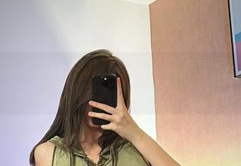微密圈 – 踏上乙醇子的粉色裙子私拍合集：那里藏着多少未解的涂鸦？
