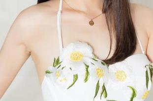 克拉女神 – 制服福利大放送：周拉拉展示不为人知的一面？