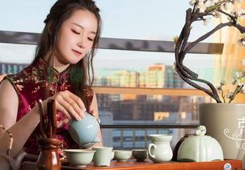 克拉女神 – 最新短裙特辑，宋黛总有办法，让原图的不平凡闪现。