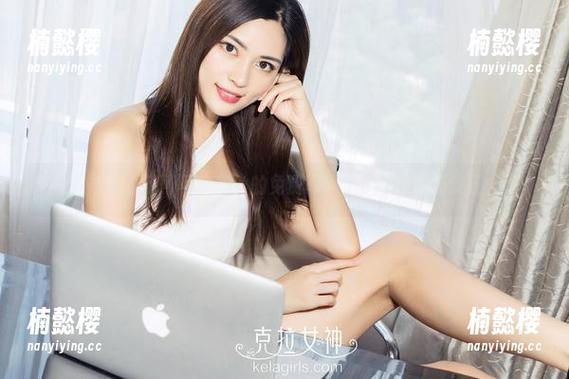克拉女神 - 看苏可可穿灰丝的免费写真，心中小剧场疯狂上演。