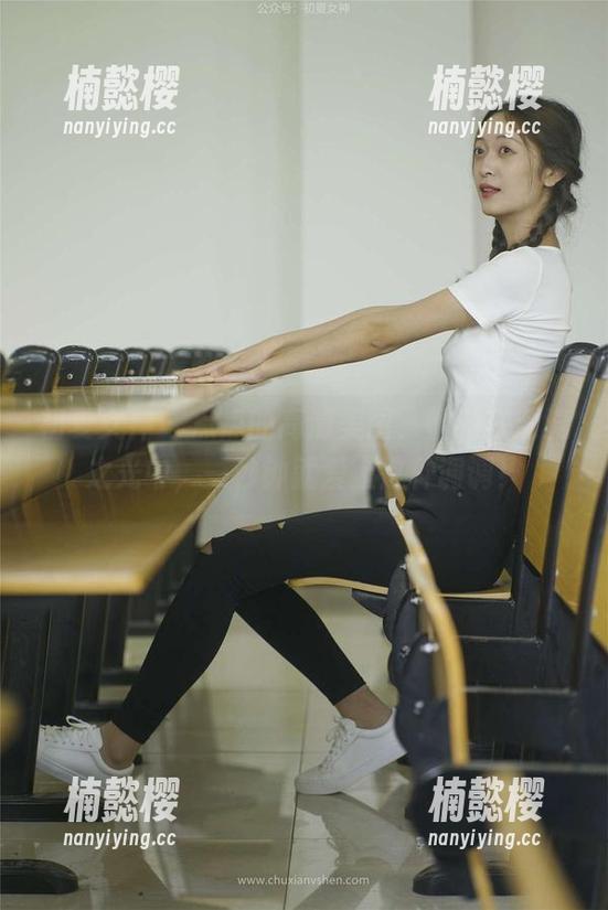 初夏女神-点点 初夏女神 - 点点的高清美图,畅游在潮流之光中,一秒钟就爱上这种调调!