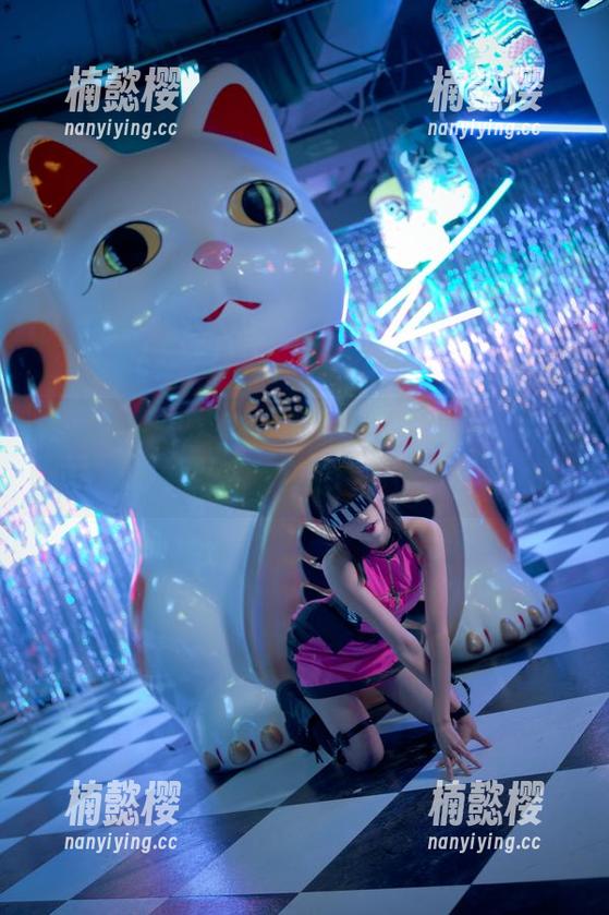 当周叽是可爱兔兔穿上粉蓝护士装，原图就变成了“为啥我会感冒”的绝妙截图！