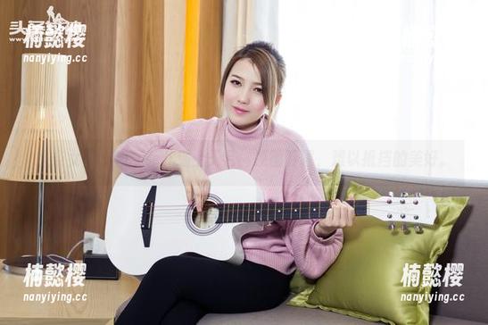 头条女神 - 当李菲儿遇上天台，原图下载，难以抵挡的美好。