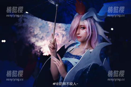 奶狮不咬人 看奶狮不咬人的女神写真,细节满满,一秒想要融入画面里,怎能不感叹?