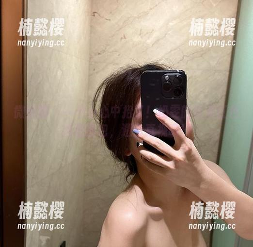 微密圈 - 一不小心中招了！奶雯的高清红色诱惑图包，避免直视哦！