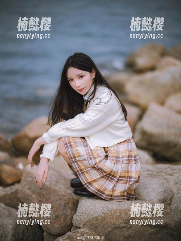 妍子坚不可摧 最新写真:妍子坚不可摧的吉他妹妹,弦外之音不止于音乐,稍微注意点吧。