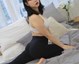哇！宋哈娜(송하나)的美腿更新，各种角度就像在开个腿展