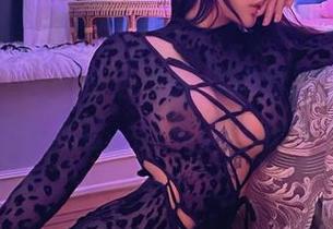 微密圈 – 在线高清，宋昱欣穿护士服，莫说太好看，容易误导观众。