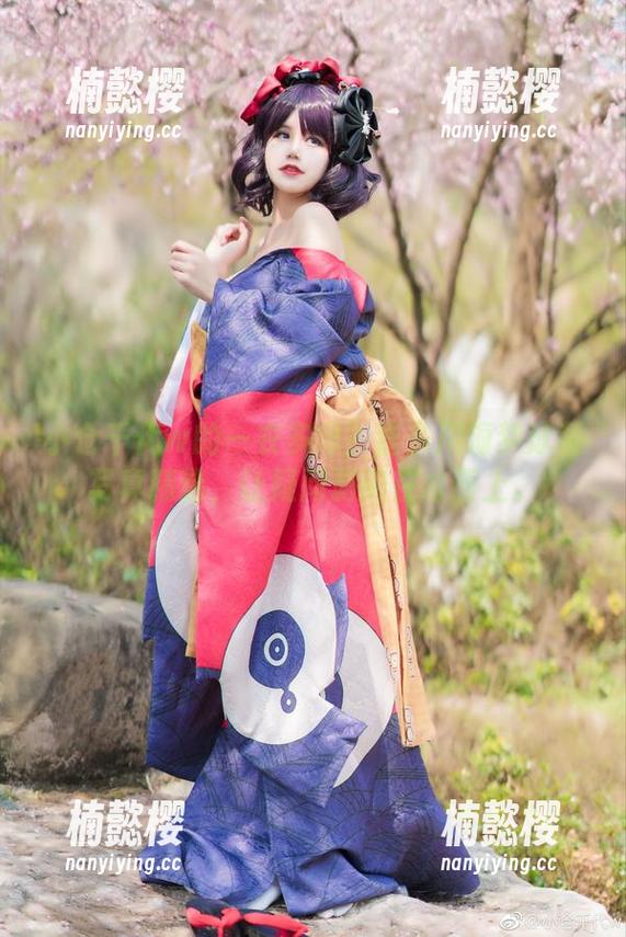 小仓千代w的一衣多穿？喜多川海梦泳装写真精选，让疑问游离在水面上。