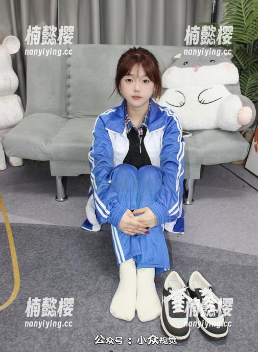 小众视觉-小苹果 小众视觉 - 小苹果对着姐姐,写真图集中的那种默契绝了!
