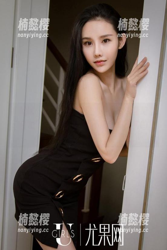 尤果网-小喜 尤果网 - 这白色写真里,小喜的表情略显“白痴”啊!图集里能不能多点真实的感情?