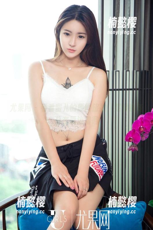 尤果网 - 看看蜜儿的原图旅拍，某种意味总在唇边徘徊