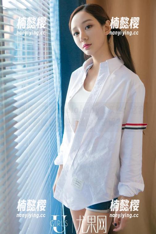 尤果网-飞Angelababy 尤果网 - 飞Angelababy的灰丝:这套图能让你想起谁的袜子呢?