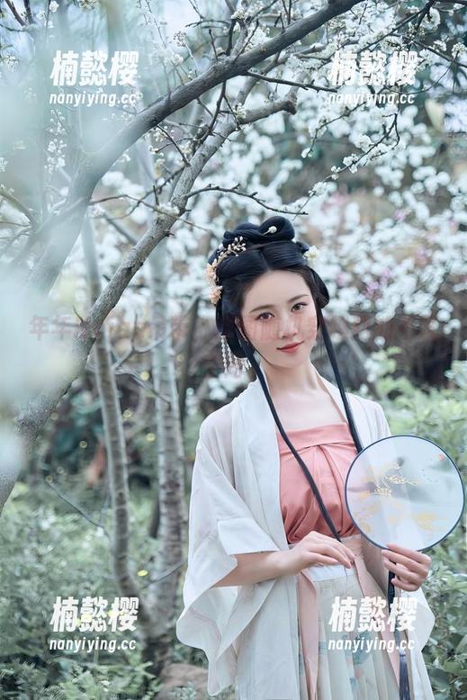 年年Nnian 年年Nnian吊带,原图随机穿越到的不凡空间。
