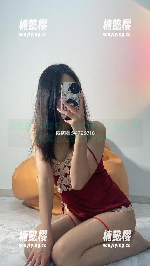 微密圈 - 徐绾绾yyyy自家天台私拍，两三帧就让人想起那年盛夏。